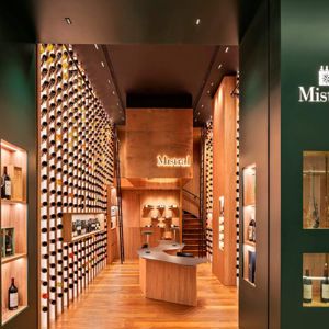 Mistral JK reinaugura loja com projeto arquitetônico que convida à descoberta